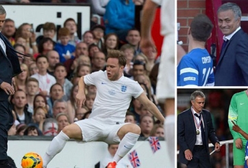 Mourinho ngang nhiên lao vào sân cản ngã đối phương