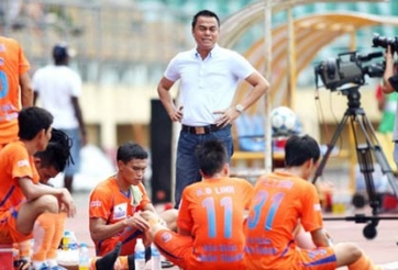 Việt Nam nên học theo Malaysia để “trị” các đội bóng dọa bỏ giải