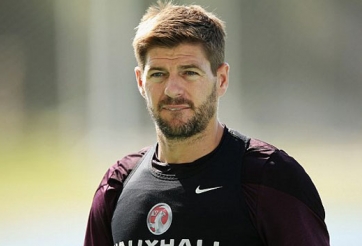 Steven Gerrard bất ngờ dính chấn thương háng