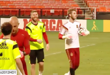 VIDEO: Ramos 2 lần sút Panenka khiến De Gea tức điên