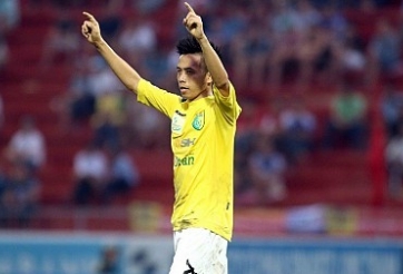 Văn Quyết tỏa sáng, Hà Nội T&T bỏ xa Thanh Hóa và Bình Dương