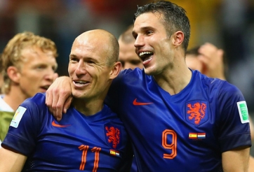 Video World Cup 2014: Xem bộ đôi Hà Lan bay Persie - Robben hành hạ Casillas