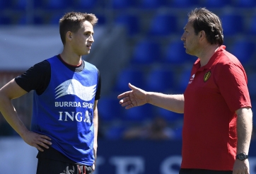 Video World Cup 2014: Xem HLV tuyển Bỉ đích thân kiến tạo cho Fellaini và Januzaj trên sân tập