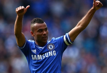 Ashley Cole đang cân nhắc gia nhập Barca hay AC Milan