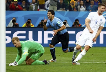 Luis Suarez nói gì khi giúp Uruguay đánh bại tuyển Anh?