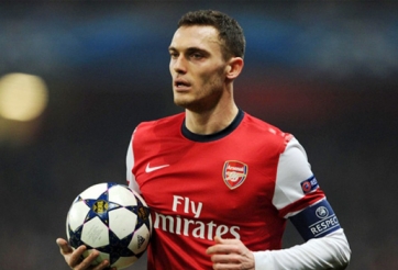 Vermaelen bất ngờ phủ nhận có liên hệ với Man United