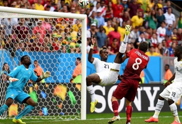 VIDEO: Pha phản lưới hài hước của hậu vệ Ghana (vs Bồ Đào Nha)