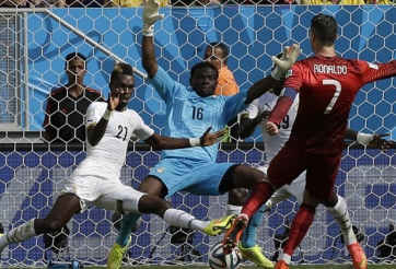 VIDEO: Ronaldo liên tiếp bỏ lỡ cơ hội ngon ăn khiến Bồ Đào Nha về nước