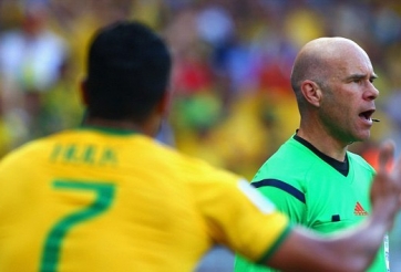 Brazil đã bị trọng tài Howard Webb cướp trắng một bàn thắng hợp lệ?