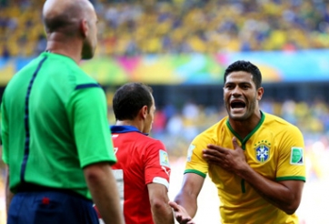 Từ chối bàn thắng, Howard Webb khiến Hulk 'phát điên'