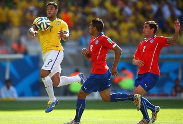 VIDEO: Tình huống Howard Webb từ chối bàn thắng của Hulk gây tranh cãi