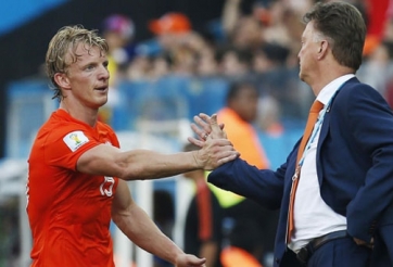 HLV Van Gaal tính đưa Dirk Kuyt về M.U