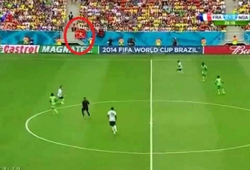 Quốc kỳ Việt Nam xuất hiện trong trận Pháp - Nigeria