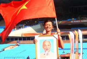 VIDEO: Người mang cờ Việt Nam, ảnh Bác Hồ đến khán đài World Cup