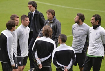 Kẻ chấn thương, người tai nạn, Juventus cuống cuồng tìm hậu vệ