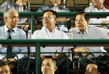 Nguyên Chủ tịch nước Nguyễn Minh Triết tới sân cỗ vũ cho ĐTVN