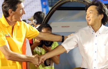 “Phù thủy trắng” Avramovic thất vọng khi bại trận trước HLV Miura