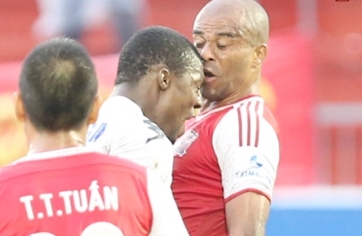 Ngoại binh Đồng Nai và SLNA tái hiện “thiết đầu công” trên sân