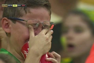 Những giọt nước mắt đầy tủi nhục của CĐV Brazil