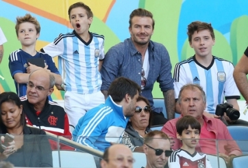 Ferdinand sốc vì Becks cho con mặc áo Argentina
