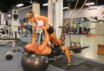 VIDEO: Phương pháp chống đẩy độc đáo giúp tập luyện toàn diện