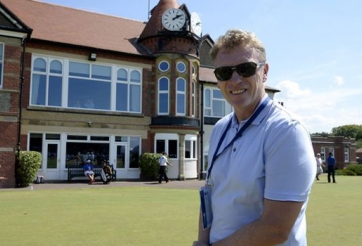 David Moyes làm gì trong ngày Van Gaal ra mắt Man Utd?