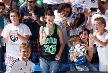 20.000 CĐV có mặt tại Bernabeu chào đón Toni Kroos