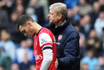 Arsene Wenger: Arsenal sẽ mua thêm cầu thủ, Vermaelen có thể đi