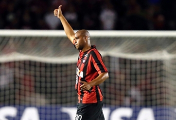 Adriano được liên hệ với đội bóng… nghiệp dư tại Italia