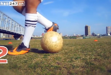 VIDEO: Hướng dẫn tập rê bóng kỹ thuật như Messi, Ronaldo
