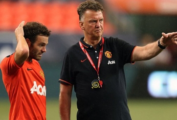 Vừa tỏa sáng, Juan Mata đã ra yêu sách với Van Gaal