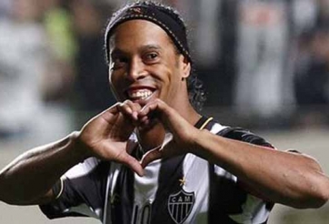 Lục đục nội bộ, Ronaldinho rời Atletico Mineiro