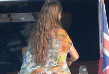 Bị nghi trốn thuế, Messi và bồ xinh vẫn vô tư đi chơi