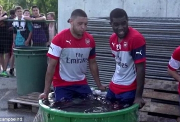 Cầu thủ Arsenal áp dụng bài tập dị