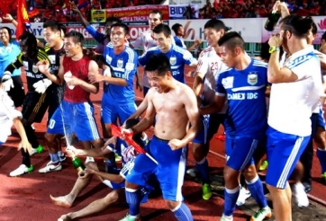 Vô địch V-League 2014, B.Bình Dương “bơi” trong tiền thưởng