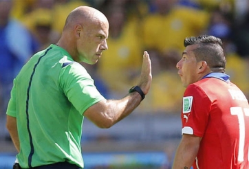 Howard Webb giã từ nghiệp cầm còi sau 25 năm gắn bó