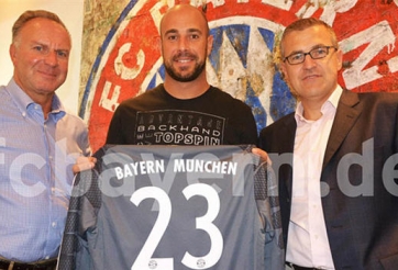 Chuyển Nhượng 8/8: Pepe Reina ký hợp đồng 3 năm với Bayern