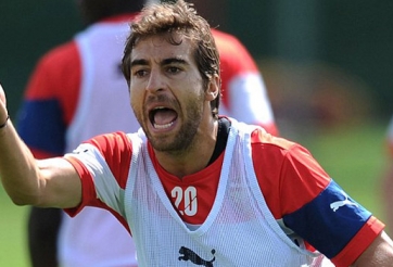 Flamini đùng đùng nổi giận quát mắng đồng đội