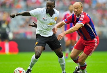 Huyền thoại M.U hòa Bayern 3-3: Cole cứu Quỷ