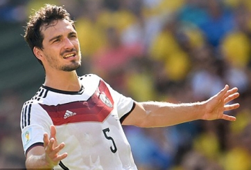 Sau Vermaelen, Wenger lại gây khó Van Gaal vụ Hummels