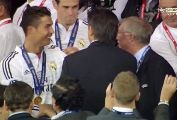VIDEO: Ronaldo hớn hở khi gặp lại Sir Alex sau trận Siêu Cup