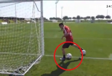 VIDEO: Bắt chước Ronaldinho, Ribery luyện ghi bàn từ sau gôn