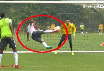 VIDEO: Falcao lập siêu phẩm trên sân tập