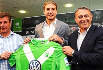 Ozil nhắn nhủ Nicklas Bendtner đừng ngu ngốc nữa