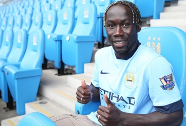 Sagna ám chỉ Wenger là ‘kẻ đặt điều’