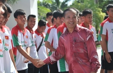 Thầy trò HLV Graeche tới thăm Đại sứ quán Việt Nam tại Brunei