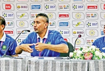 HLV đội U21 Brunei vui mừng khi cầm hòa U19 Việt Nam