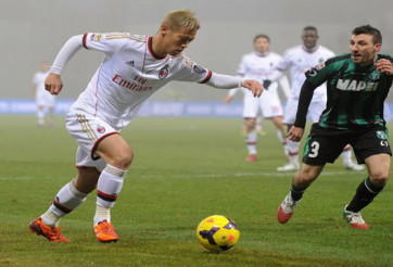 VIDEO: Keisuke Honda sút phạt siêu như Ronaldo, phạt góc tệ như Rooney