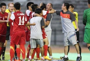 VIDEO: U19 Việt Nam ăn mừng chiến thắng cùng CĐV ngay trên sân