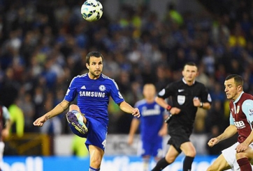 Fabregas làm sống lại đường chuyền mang đúng 'thương hiệu F4'